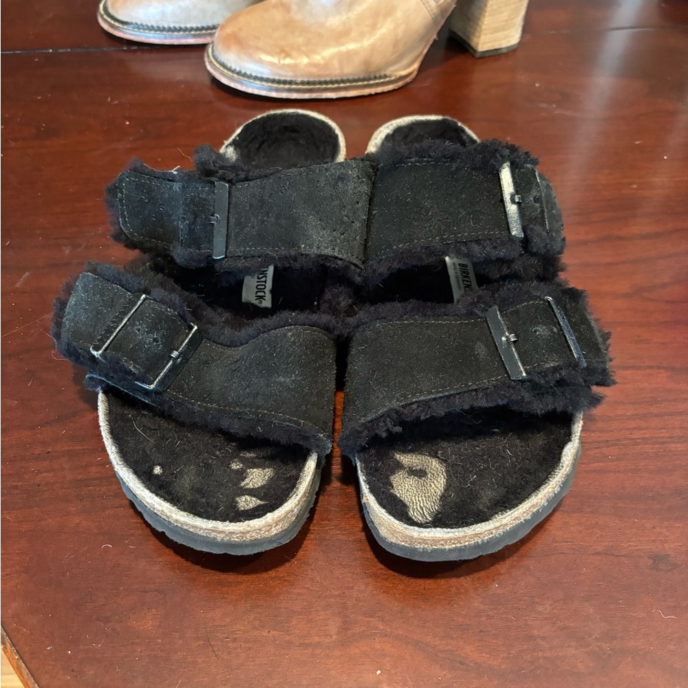 Free with purchase-Birkenstocks well worn size 39-look fine on!